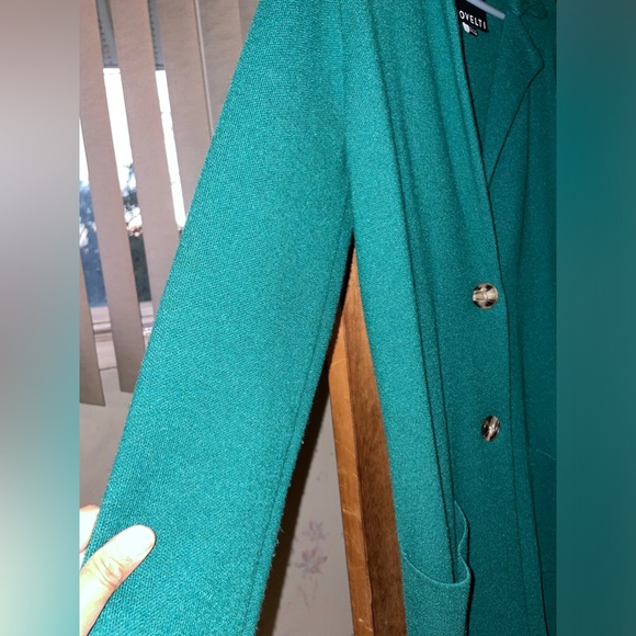 Beautiful green gently warm cardigan. - Picture 3 of 6